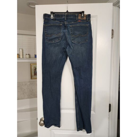 Wrangler Men’s Athletic Fit Jeans – Size 34x32 - Picture 2 of 4